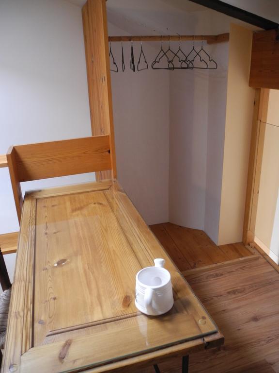 Cal Viola Apartment *