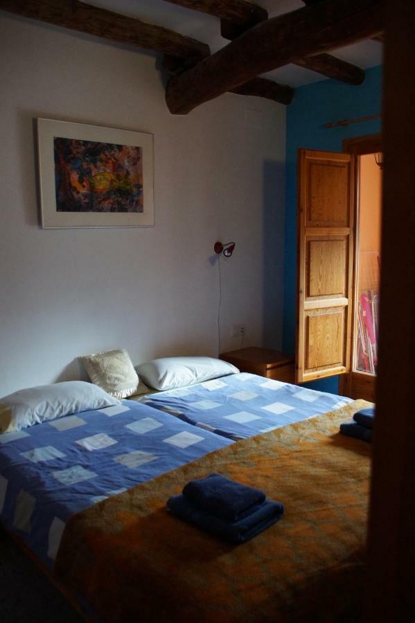 Cal Viola Apartment