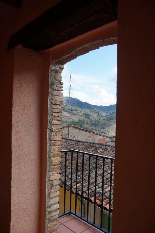 Cal Viola Apartment
