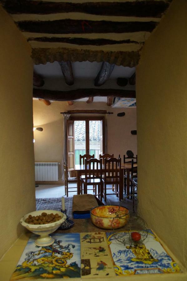 Cal Viola Apartment *